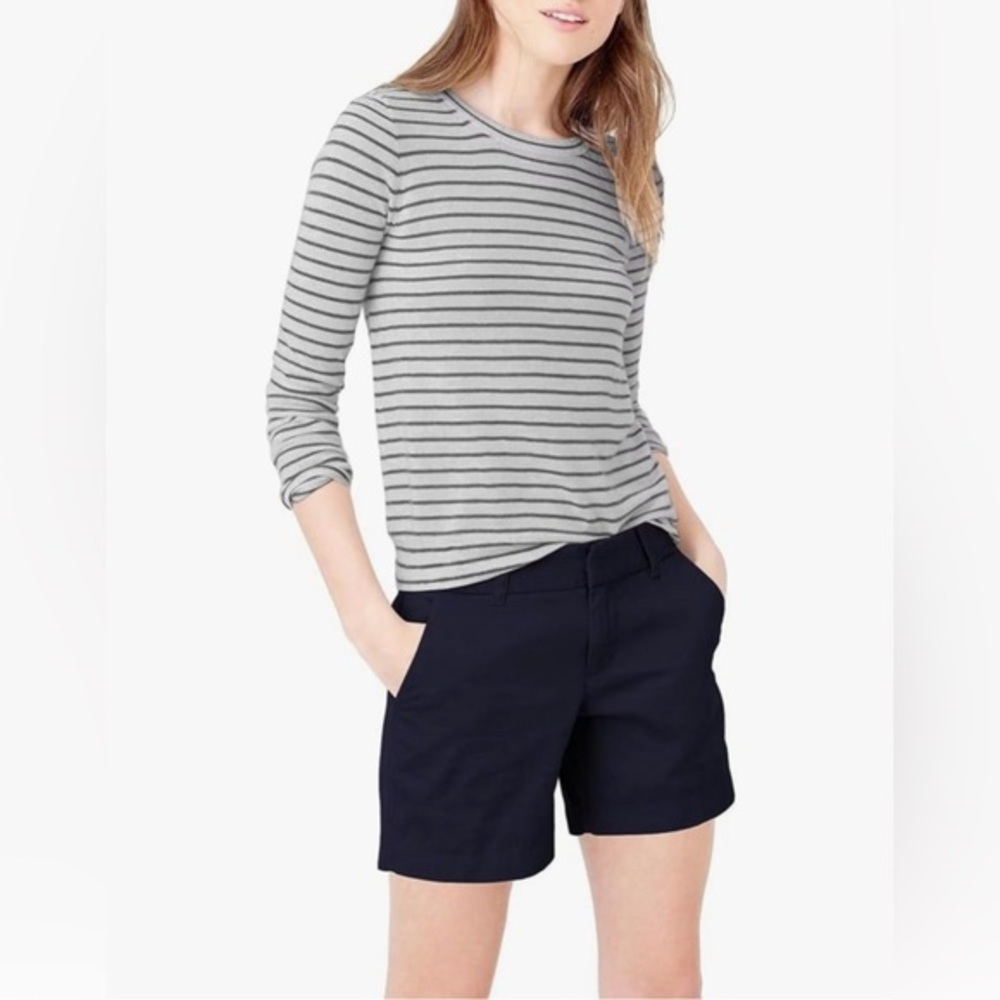 P56 NWT Hybrid & Company Women’s Stretch Bermuda Shorts - Size: 3